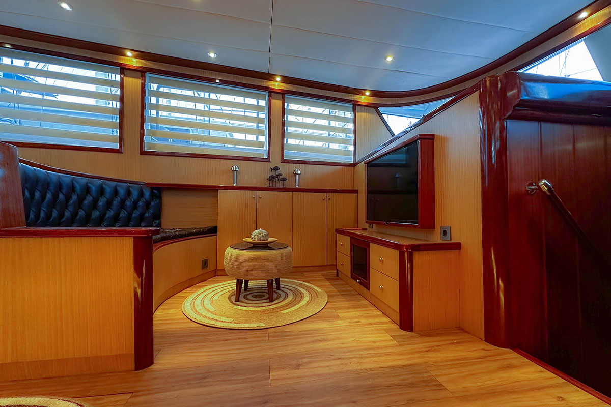 24 Diva Deniz Saloon 3