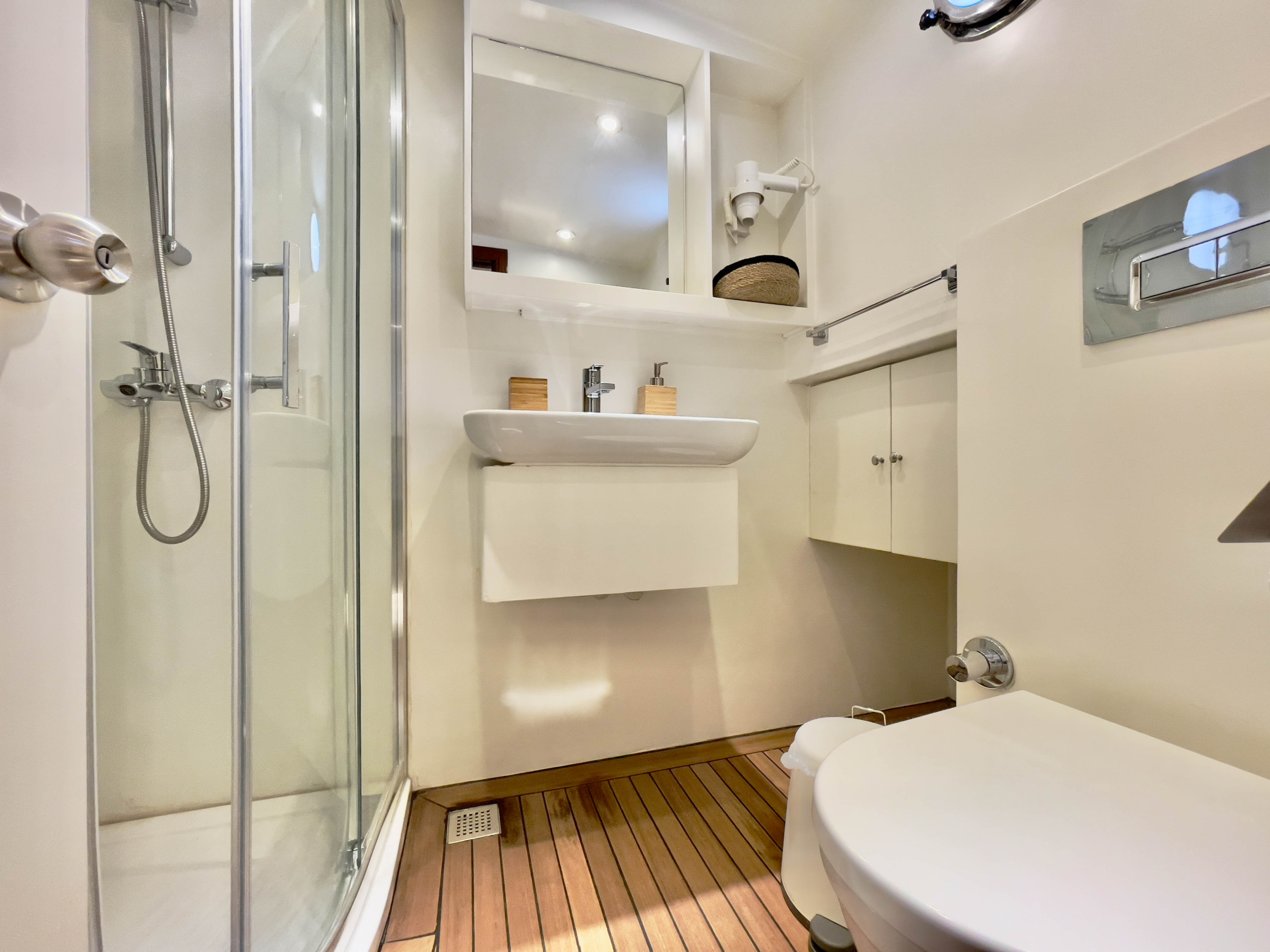 25 Derya Deniz WC & Shower 2