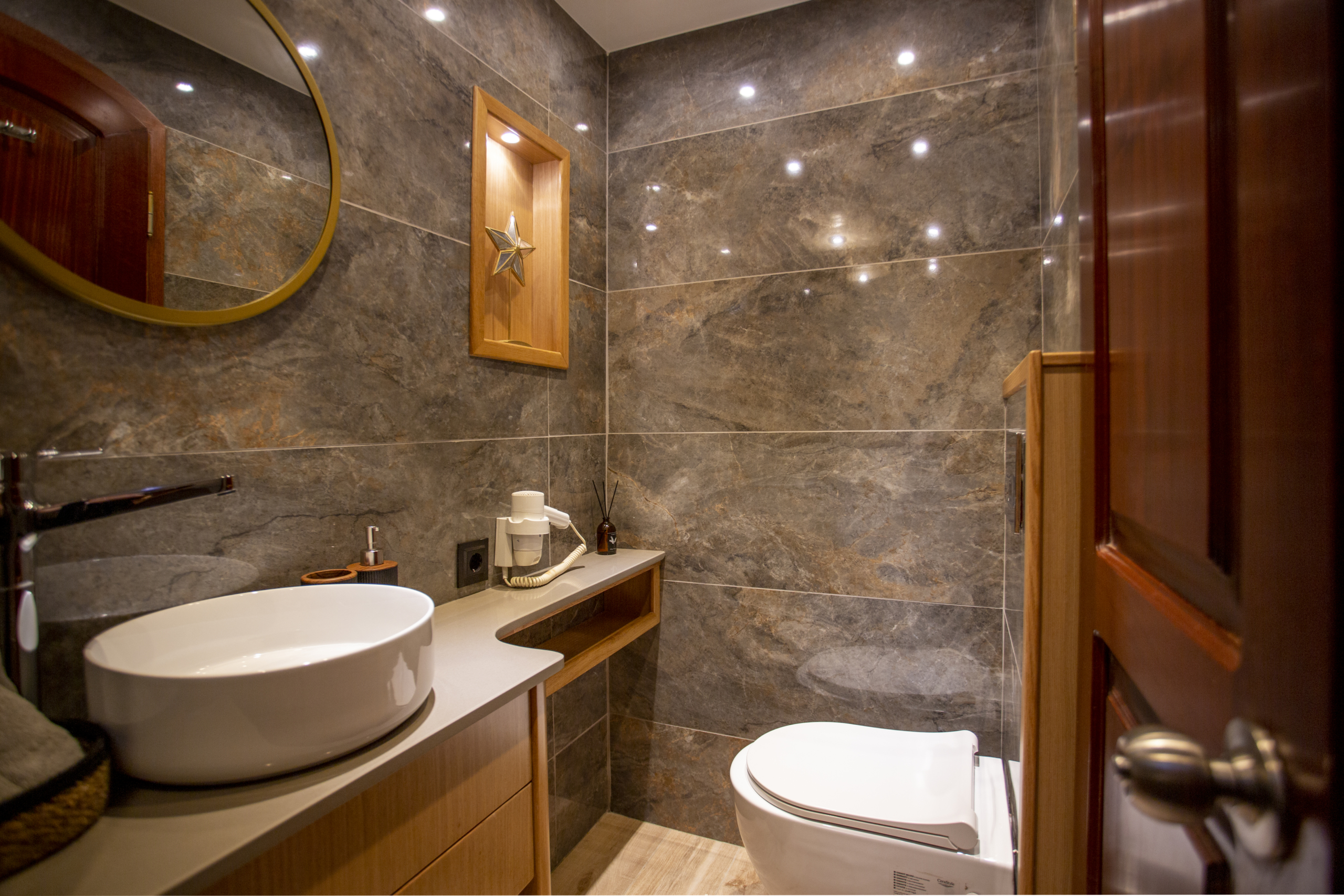 42 Diva Deniz WC & Shower 5