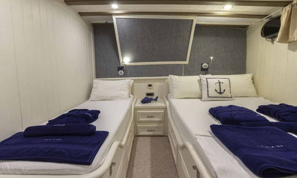 goldenyachting_bs6-jpg-7b8