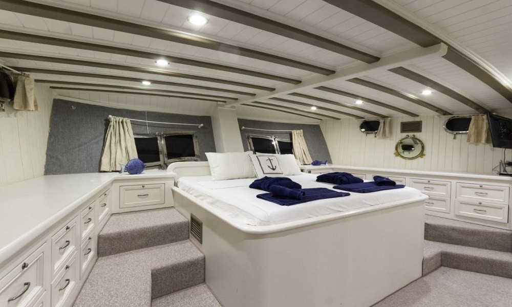 goldenyachting_bs7-jpg-2eb